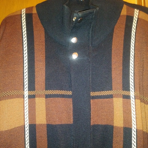 Men's Sweater - Picture 2 of 3